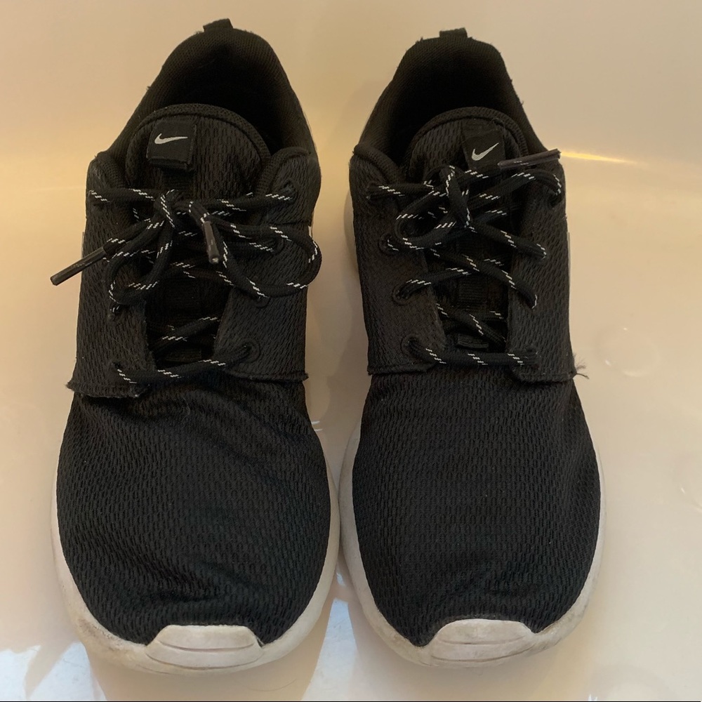Black Nike Roches size 8